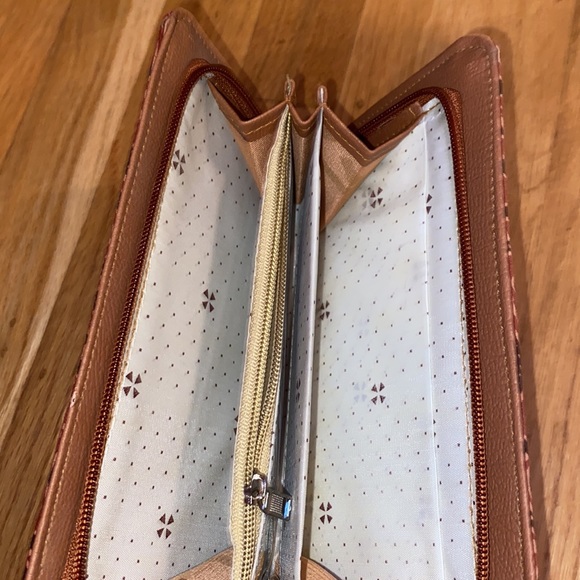 Fabric zippered wallet - Picture 5 of 8